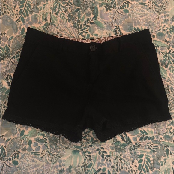 Black forever 21 lace trim shorts - Picture 1 of 4